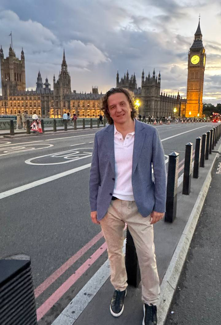 Professional English trainer in London - Big Ben background